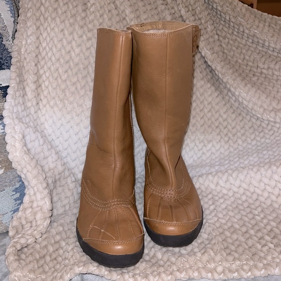 Tan leather UGG boots, size 9.5, almost brand new. - Picture 2 of 6